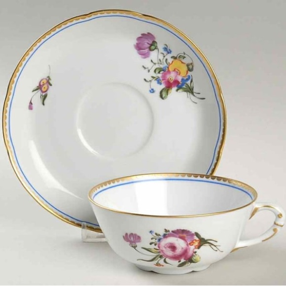 A La Reine Flat Cup & Saucer NEW